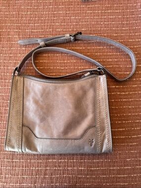 FRYE Melissa Zip Leather Crossbody Bag in Mushroom